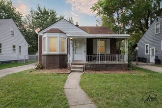 Building Photo - $1,100/month - 2 Bed 1 Bath in Harper Woods