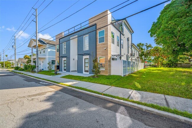Building Photo - 527 N Garden Ave