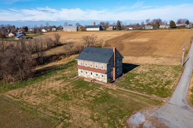 Building Photo - 796 Long Ln