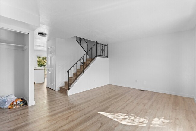 Building Photo - 2250 Billings St