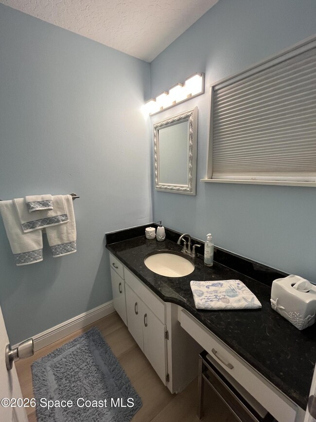Building Photo - 190 Seawind Dr