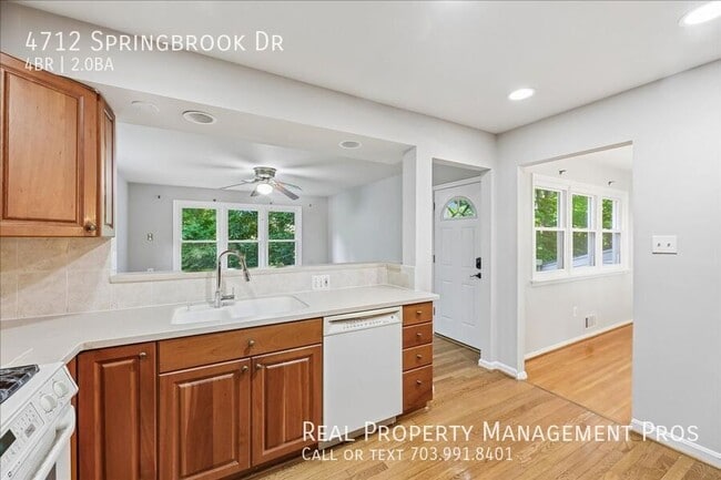 Building Photo - 4712 Springbrook Dr