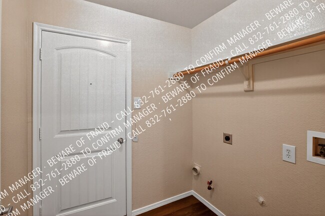 Building Photo - 2816 Blue Heron Dr