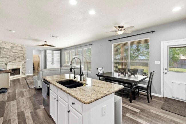 Building Photo - 227 Sandstone Trail