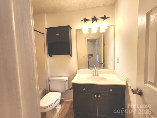Building Photo - 4021 Melrose Club Dr