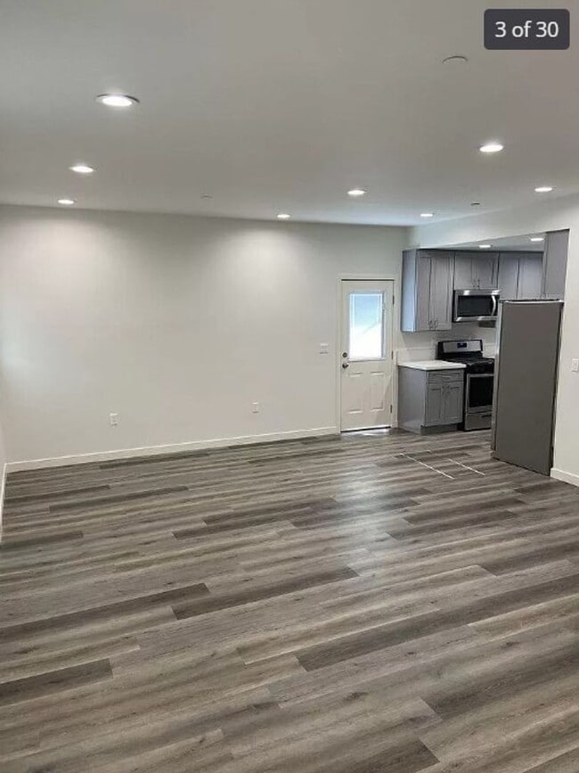 Building Photo - 2409 1/2 Ridgeley Dr