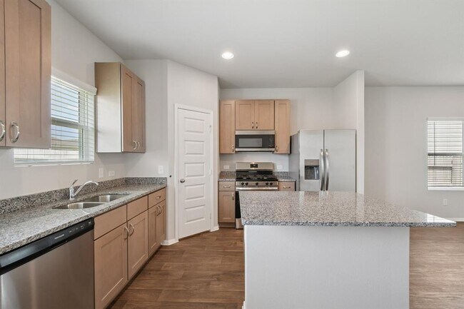 Building Photo - 125 Honeybee Ln