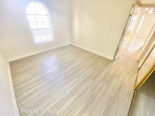 Building Photo - 2 br, 2 bath House - 2978 Juniper Hills #201