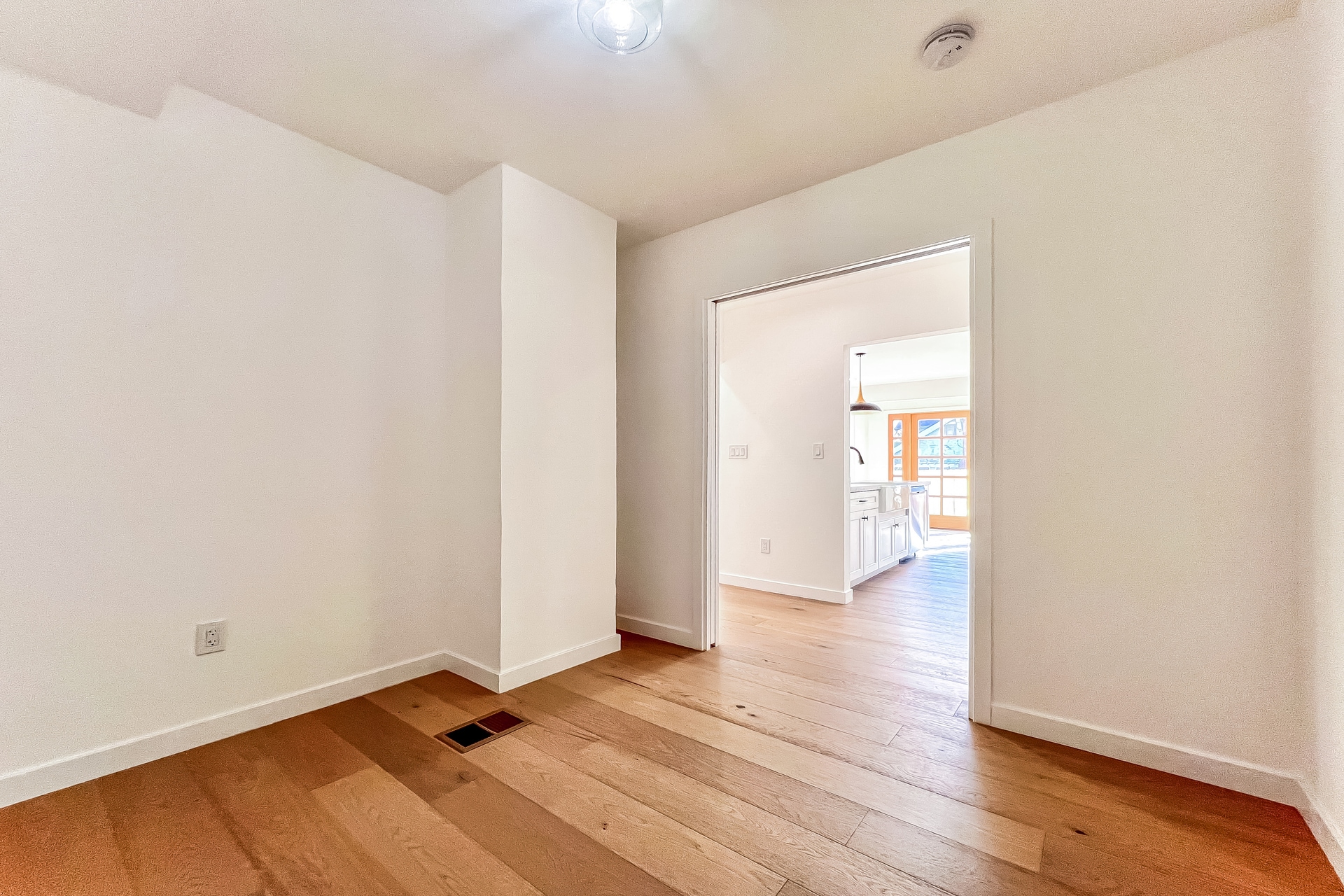 Building Photo - 103 N Kingsley Dr