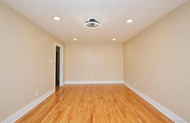 Building Photo - 724 E 96th St