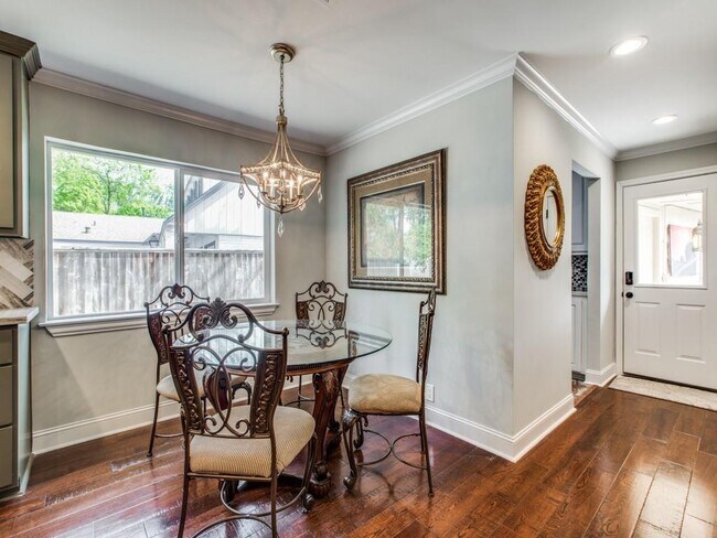 Building Photo - 211 Briarpark Dr