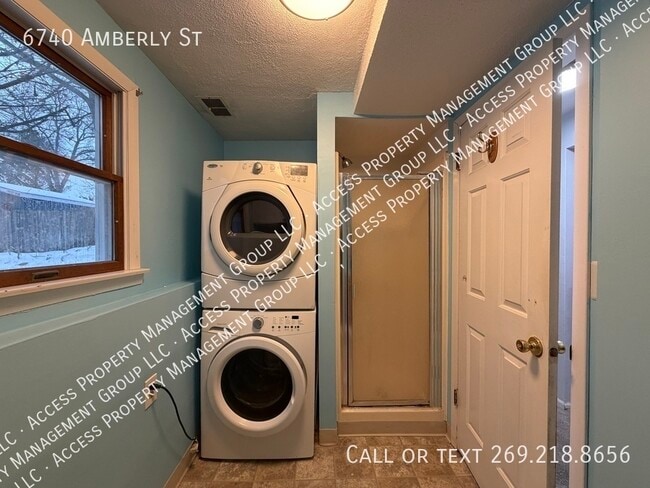 Building Photo - 6740 Amberly St