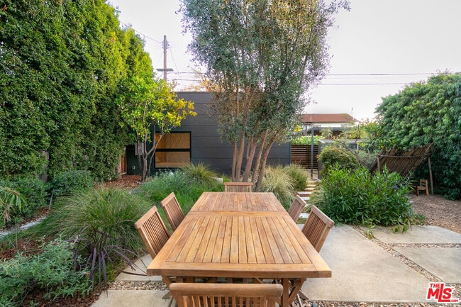 Building Photo - 5676 Hub St