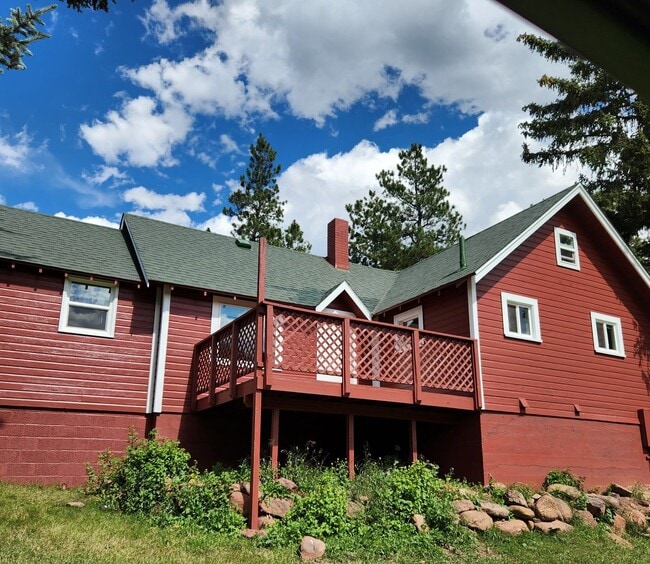 Building Photo - 3 BEDROOM, 3 BATH+ BONUS ROOMS ON RANCH IN...