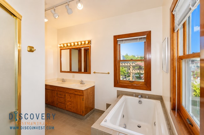 Building Photo - Sophisticated Piedmont Home