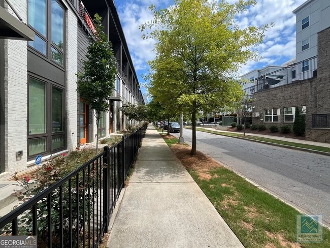 Building Photo - 440 Latta St NE