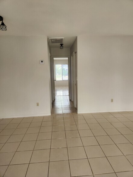 Building Photo - 9712 Saratoga Park Ct