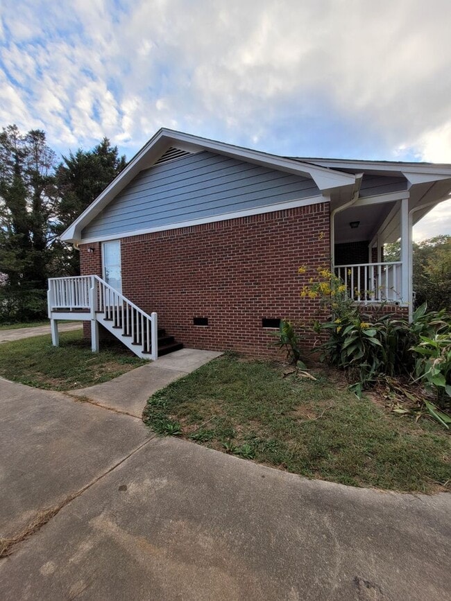 Building Photo - For Rent - Hart County - Fay Kight Circle - Three Bedroom and Two Bathroom Home