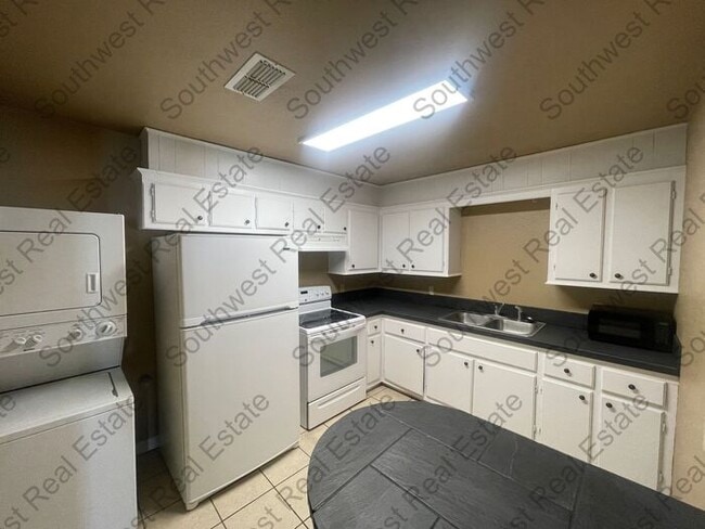 Building Photo - Nice 2 bed 1 bath apt in Portales - All Bills Paid!