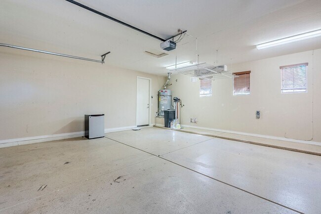 Building Photo - Stunning 4 bed 2.5 bath home with pool, in...