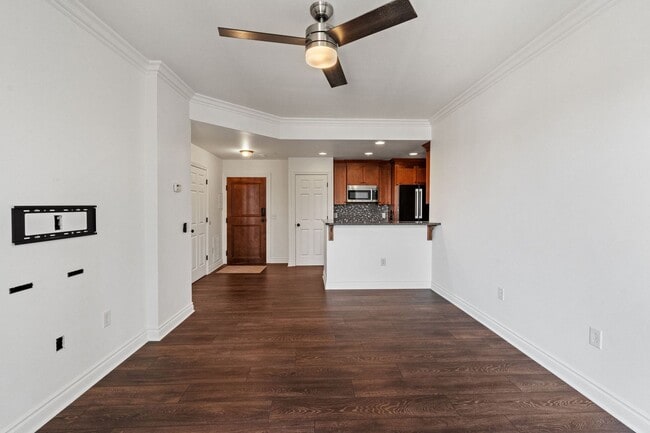 Building Photo - Exquisite Condo in Prime Plymouth Location