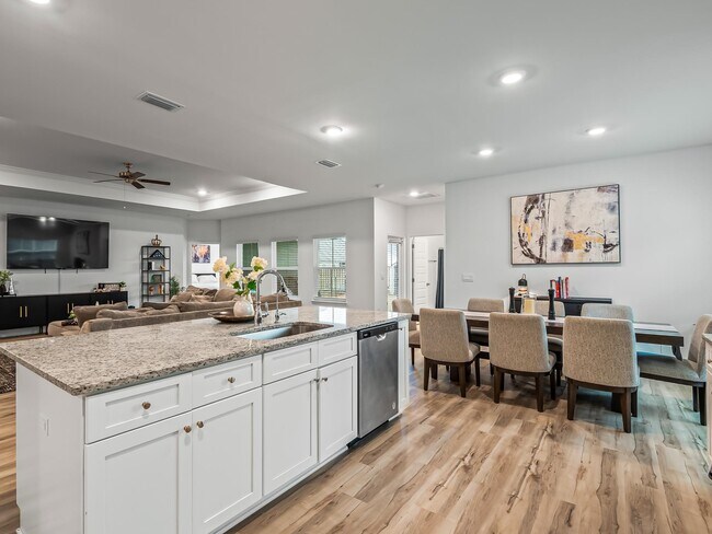 Building Photo - 15 Arden Rd