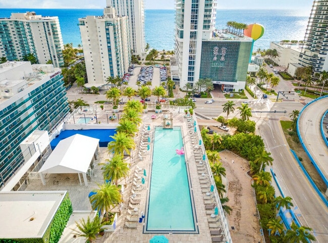 Building Photo - 4010 S Ocean Dr