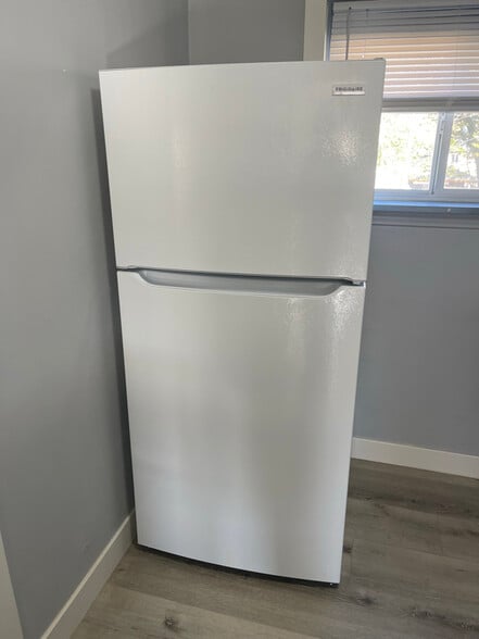 Building Photo - 214 Spruce St