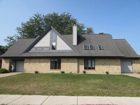 Building Photo - Remodeled West Side Duplex