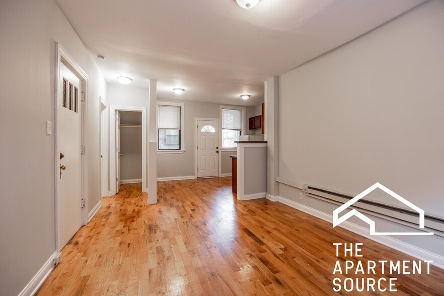 Building Photo - 4431 N Wolcott Ave