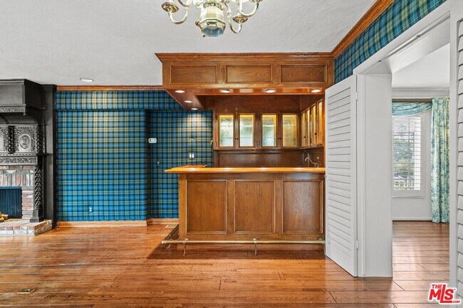 Building Photo - 710 Alta Dr