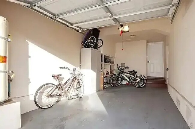 Building Photo - 3175 Howard Ave