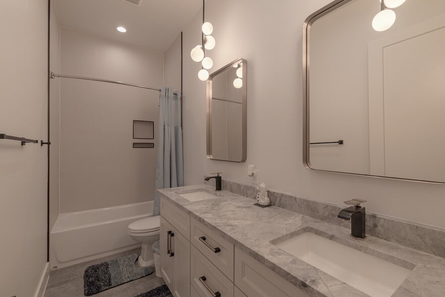 Building Photo - 21404 Lonesome Ct