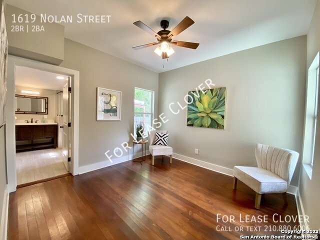 Building Photo - Dignowity Craftsman 2 bedroom, 2 Bathroom,...