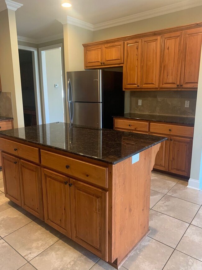 Building Photo - 4BR/3BA