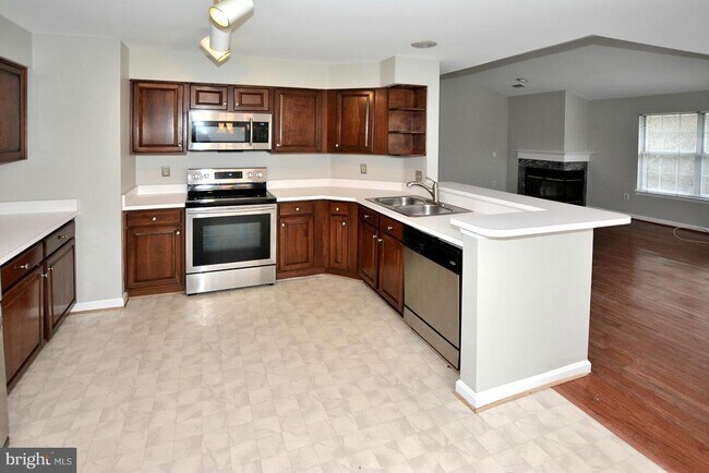Building Photo - 5612 Willoughby Newton Dr