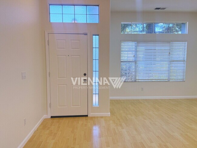 Building Photo - 2736 Genesee Dr