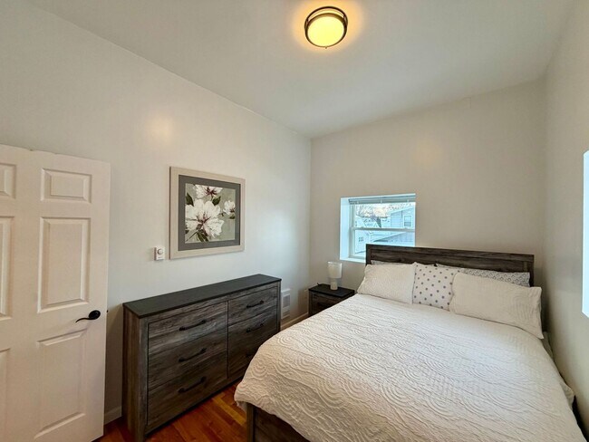 Building Photo - 719 N 3rd Ave