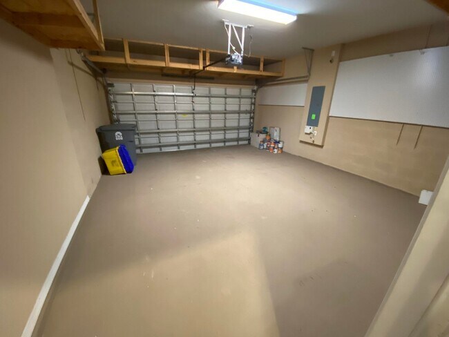 Building Photo - 9238 Wrangler Dr