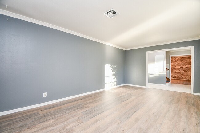 Building Photo - 7310 Ridge Oak Dr