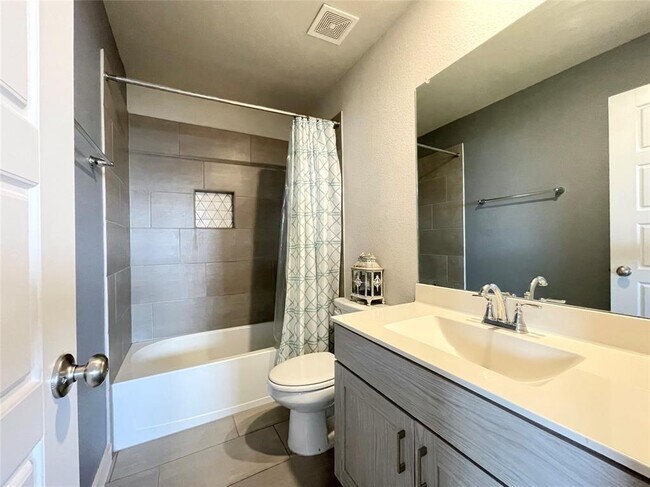 Building Photo - 708 Bridle Creek Dr