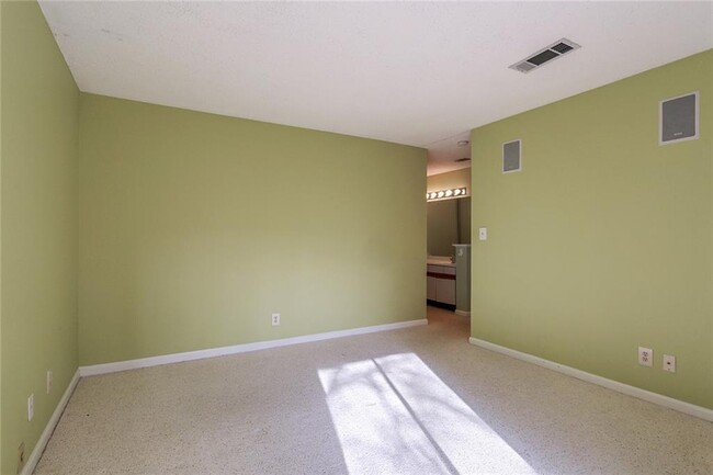 Building Photo - 209 14th St NE