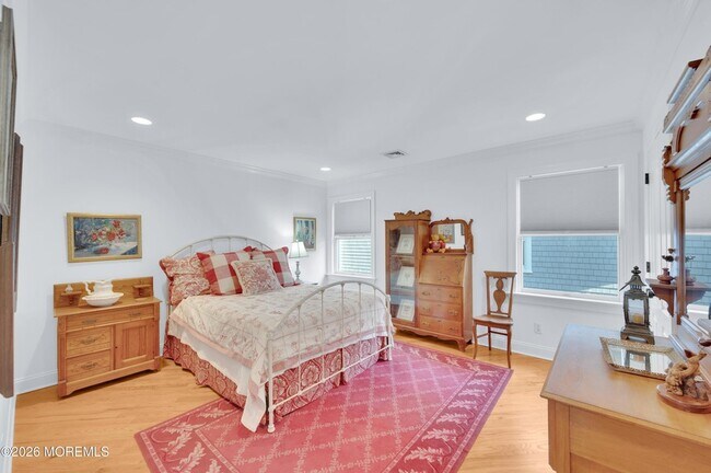 Building Photo - 619 Beacon Blvd