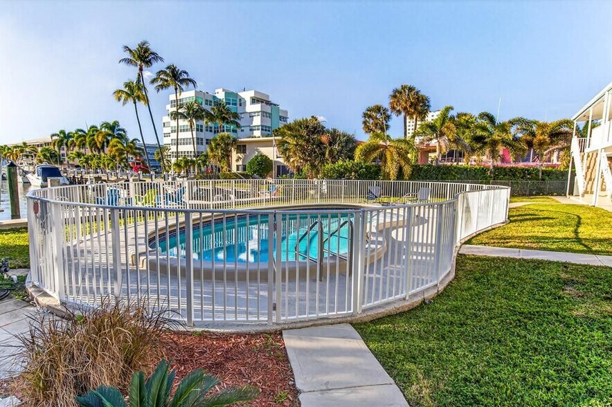 Building Photo - 2815 NE 33rd Ave