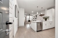 Building Photo - 4840 N Shepherd Dr