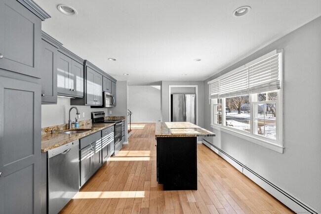 Building Photo - 8 Kings Rd