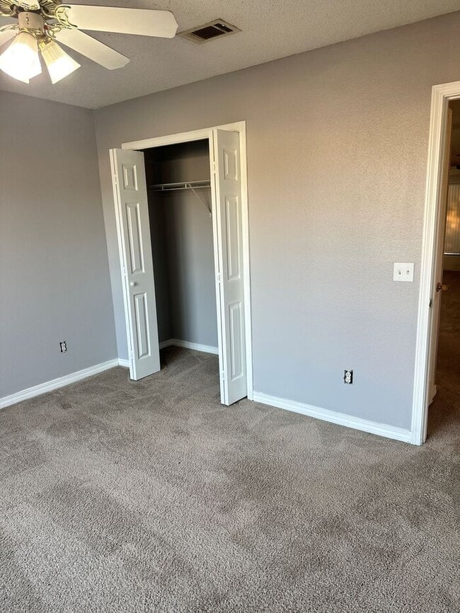 Building Photo - 3/2 Cottage in Maple Oaks Subdivision with garage