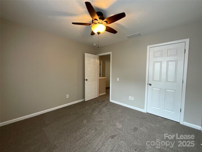 Building Photo - 2111 Arbor Vista Dr