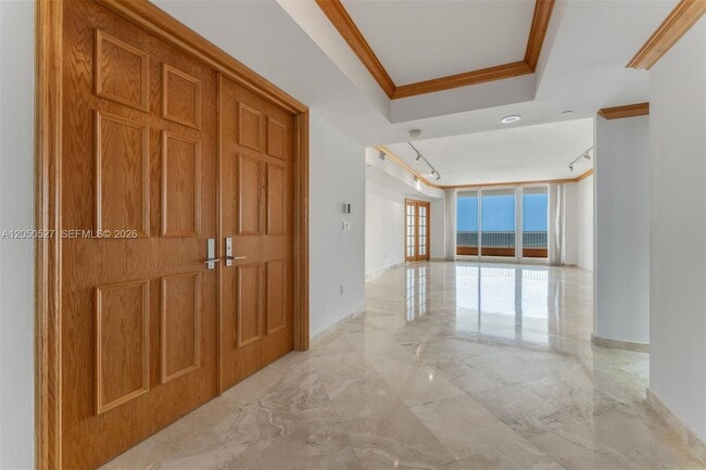 Building Photo - 785 Crandon Blvd