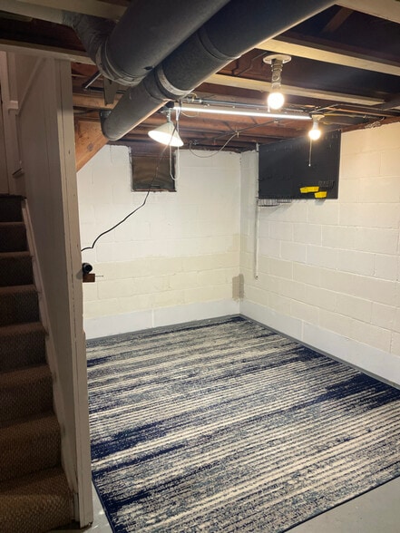 Building Photo - 1665 Tonawanda Ave